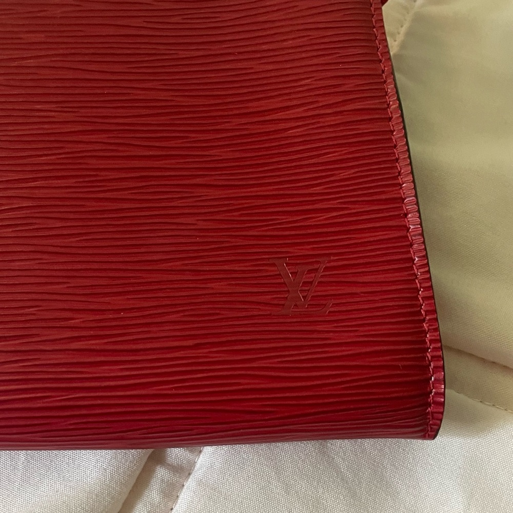 ❗️SOLD❗️Louis Vuitton Red epi Pochette - Picture 2 of 12